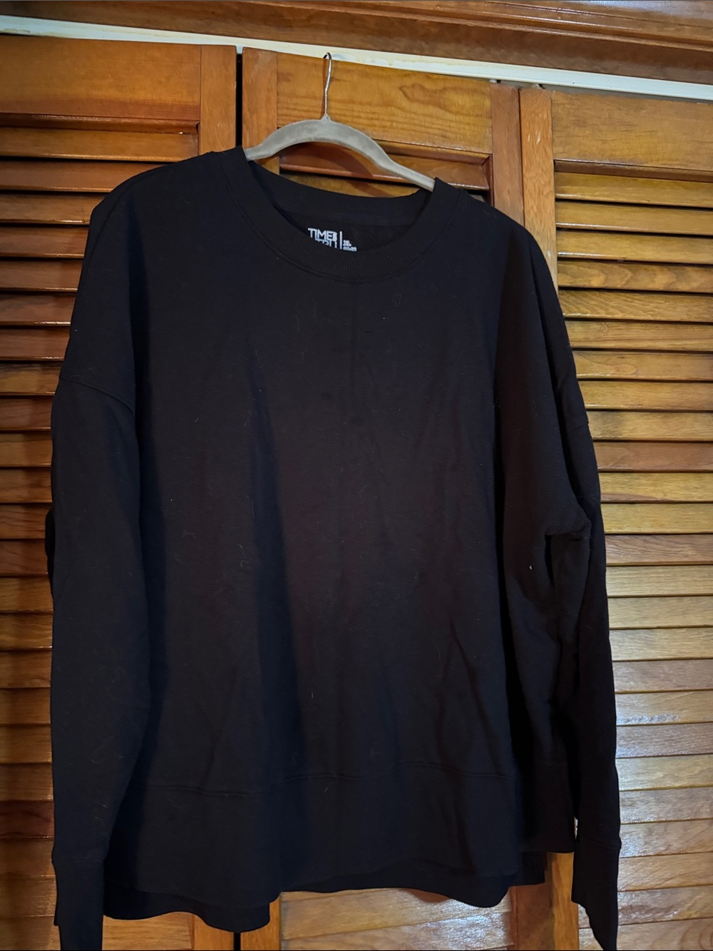 Women’s Black Pullover Crew Sweatshirt